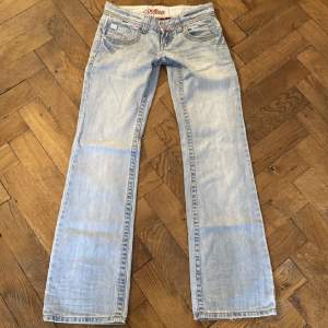 Vintage lowwaist jeans i storlek 36❤️ Super bra skick!