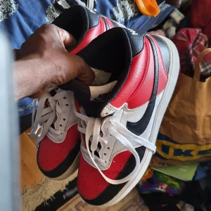 ÄktaNike court  - I mycket bra skick och passar till båda kön