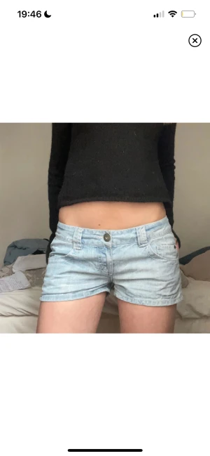 Lågmidjade shorts  - Så fina Lågmidjade shorts som ja köpte från en tjej i Plick har själv aldrig använt dom💞