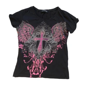 rhinestone tröja  - T shirt med asfeta rhinestone detaljer från märket blinde date. Jättebra skick!