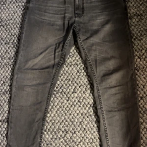 Nudie Jeans - Tja! Säljer mina nudie jeans.  Nypris:1600kr  Priset går självklart att diskutera! Kom privat.
