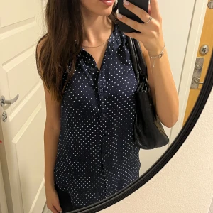 Blå blus - Använd få gånger!