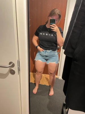 Jeansshorts - Jeansshorts från new look storlek 40