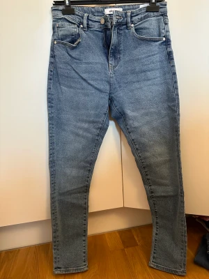Stuprörsjeans - Stuprörsjeans använda 1 gång från Ellos