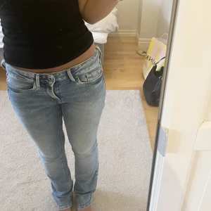 Pepe jeans  - Jeans från Pepe Jeans i modellen piccadilly, bootcut. Tidigare köpta på plick och är i jättebra skick! 💗