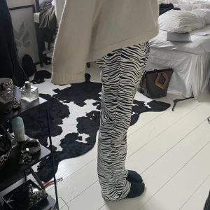 Zebra byxor - Såå coola jeans från zara