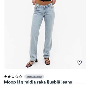 Säljer dessa lågmidjade jeans from Monki. Ljusblåa, och är i bra skick. Använt max 2 ggr, säljer då de är för korta för mig tyvärr😢