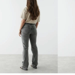 flare jeans ginatricot  - pris kan diskuteras💕 nypris:500 mitt pris: 300 