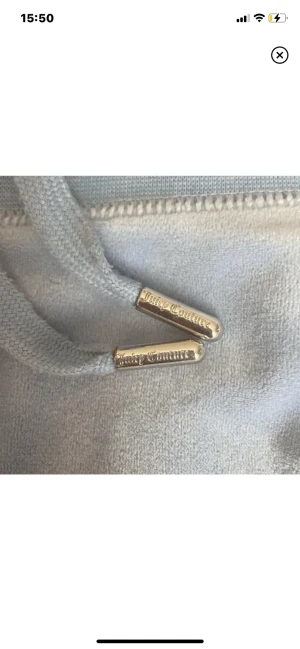 Juicy byxor😻 - Säljer dessa byxor då jag ska köpa en större storlek. Dom är I storlek M men är uppsydda till xs.Bra kvalite (använda fåtals gånger) hör av er vid frågor och intresse!