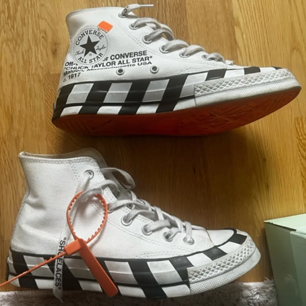 Off White x Converse limited edition sneakers Storlek 38  Originalbox och kvitto ingår Sparsamt använda, se bilder. Skor.