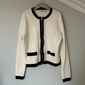 Kofta - Super gullig kofta från zara, använd ett par gånger men har inga defekter