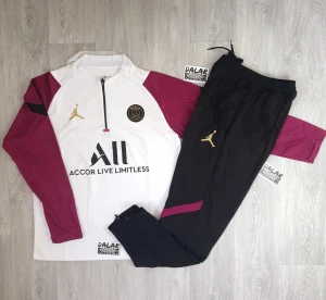 PSG tracksuit - Helt oanvänd strl xs, möts i gbg elr umeå annars fraktas