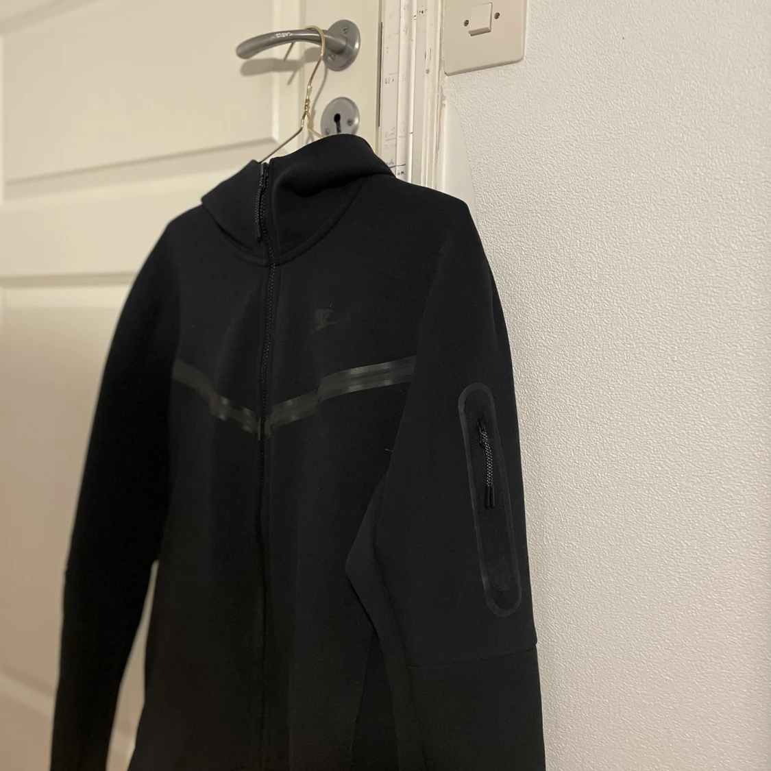 svart Nike tech herr - 90