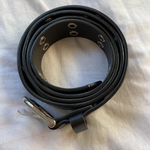 Skärp - Skärp som ej används, köpt på plick. Säljer då det inte är min stil längre. Hör av dig vid frågor eller intresse🤍🤍