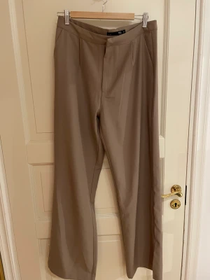 Bruna byxor  - Bruna byxor från lager 157, använda fåtal gånger 