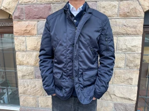 Vinter Field Jacket Mango - Field Jacket frän Mango | Storlek: M - Skicket pa jackan är jätte bra med nästan inga tecken på användning - Varat pris: 399 - Nypris: 1,300kr - Modellen är 180cm och väger 64kg.