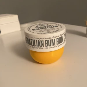 Brazilian bum bum cream  - Helt ny bum bum cream som jag inte använder så tänkte sälja den om ni är intresserade. Helt ny pris kan diskuteras❤️