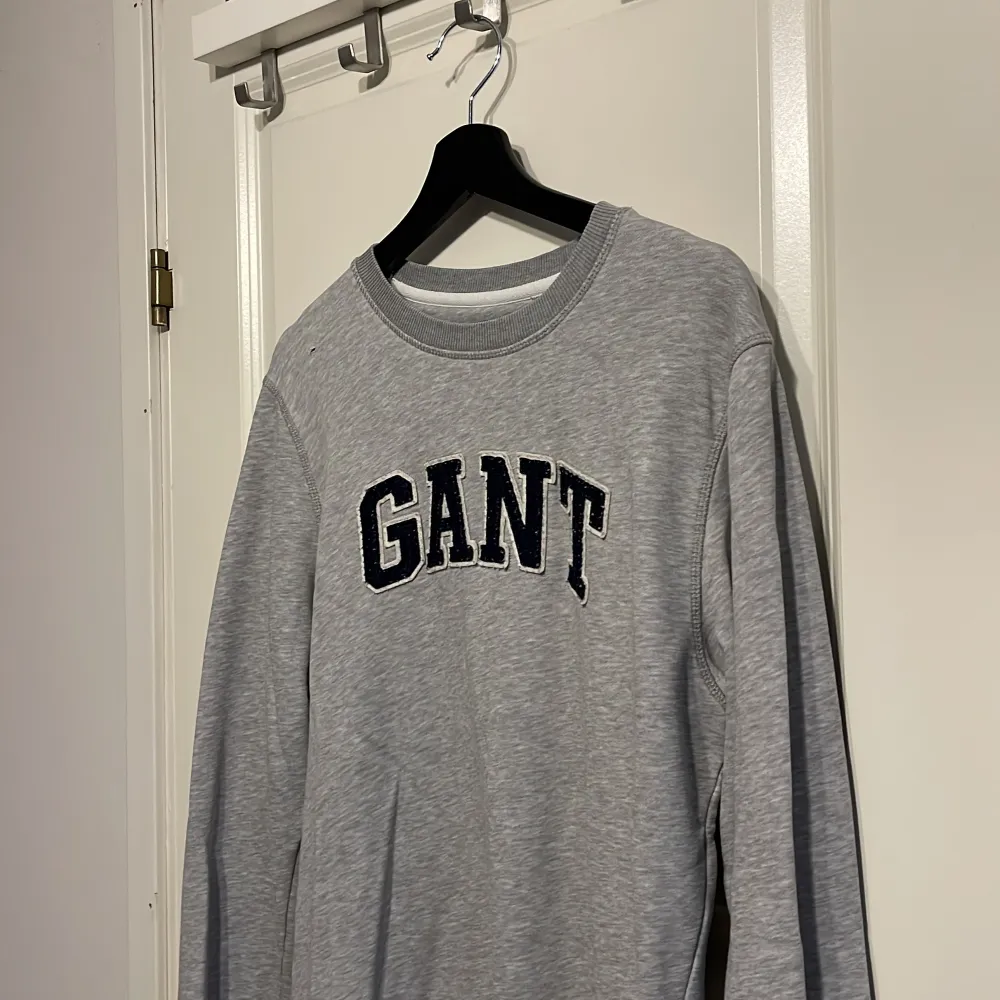 Gant Sweatshirt | Storlek M | Skick 8/10 | Liten flaw | Pris kan alltid diskuteras | . Tröjor & Koftor.