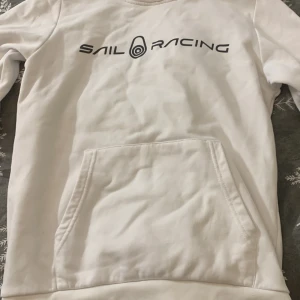 Sail racing hoddie  - En sail racing hoodie som inte kommer till användning längre köpte för 550 säljer för 150, lägger upp igen pågrund av oseriösköpare