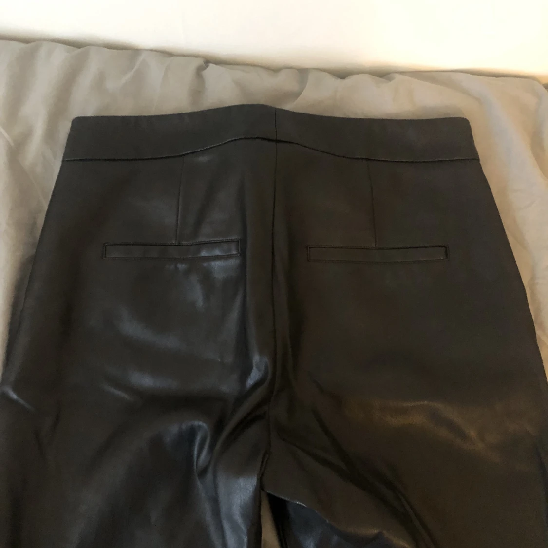 Utsvängda low weist läder byxor - 91