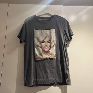 Säljer nu en skit snygg Limitato t-shirt, för priset 499 hör av er vid fler frågor och bilder