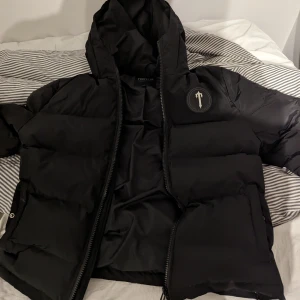 Trapstar Irongate - Äkta Trapstar Irongate jacka beställd från trapstars egna hemsida. Dm för frågor