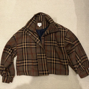 Rutig jacka  - Storlek S, använd ca 2 gånger