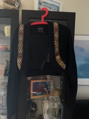 Cardigan och shorts  - Cardigan och shorts matchandade