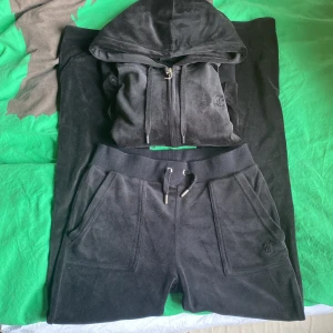  Juicy  - Någon som vill byta sätt med mig vill helst ha byxorna bara då får ni bara mina byxor vill att de ska vara xxs ljus grön. Tryck inte på KÖP KNAPPEN 