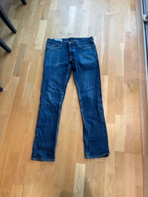 Mörkblåa jeans  - Fina mörkblå jeans från Hollister 
