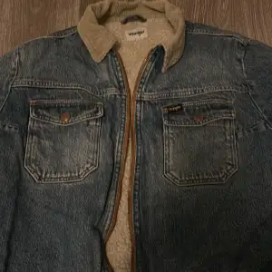 Fodrad jeans jacka från wrangler 