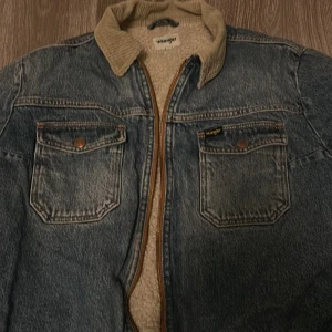 Jeans jacka - Fodrad jeans jacka från wrangler 