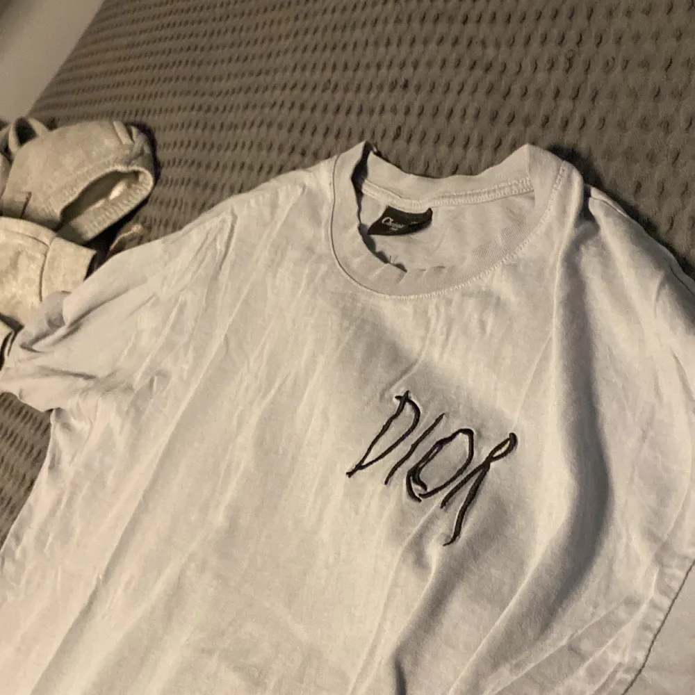 Dior t shirt fint skick  KOPIA!!. T-shirts.