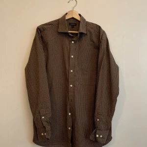 Rutig Gant skjorta  - Rutig Gant skjorta stl L. Utmärkt skick. Skicka dm vid frågor :)