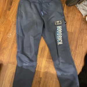 Hoodrich byxor - Säljer mina hoodrich byxor eftersom dom nu har blivit för små. Dom är nytvättade såklart. 
