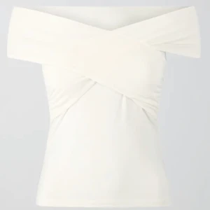 Slutsåld Gina tröja - Jag säljer min Gina tröja från kollektionen soft touch eftersom att den är lite för liten på mig☹️ Jätte fin och passar till nästan allt🥰