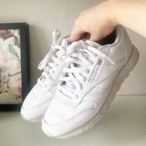 🍒REEBOK SNEAKERS🍒 - 🍒SNYGGA SNEAKERS🍒i fräscht skick. 