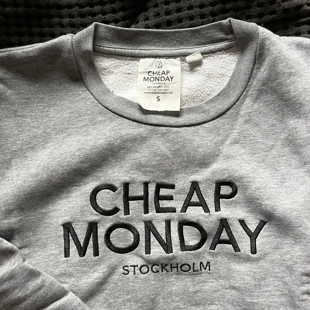 Sweatshirt, crewneck från cheap monday i grått med logga. Super härligt, kommer bara aldrig till användning. Märket finns inte längre!!🫶🏼. Hoodies.