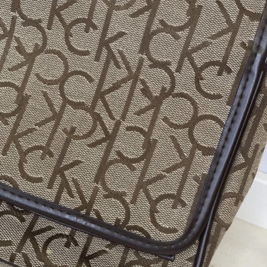 Calvin Klein Axelväska  - 91