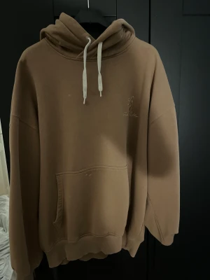 Sweet sktbs hoodie - Sweet Skateboards hoodie i fint skick om man bortser från en blekningsfläck vid fickan.