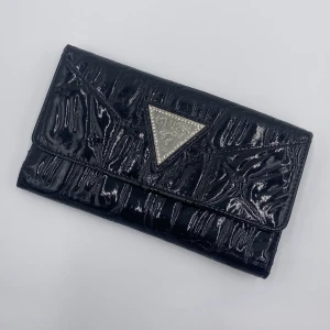 Guess plånbok  - Super fin vintage plånbok från guess (lite sliten på något ställe men inget man tänker på)