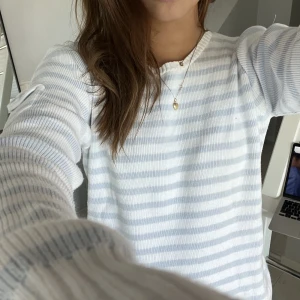 Randig tröja - Jätte fin randig tröja med jätte bra kvalite😃💞