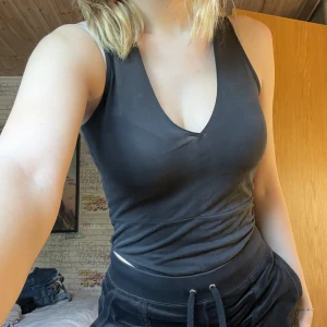 body - body från HM helt oanvänd, säljs för 100kr och köparen står för frakt 💖