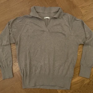 Ljusbrun långärmad tröja  - Tunt material 