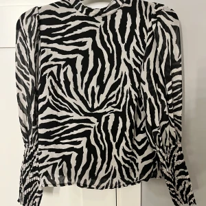 Blus - Jättefin blus som aldrig har kommit till använding 🦓