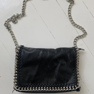 Väska från tiamo - Väska i fint skick från tiamo. 100kr. Köpt för 600kr för flera år sedan