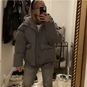 Dunjacka H&M - Så snygg dunjacka från H&M som inte säljs längre❣️ Superbra skick💞