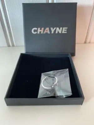 Helt oanvänd woo ring i silver från shopchayne.com