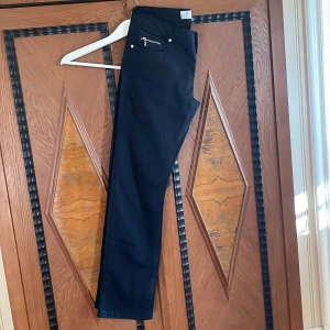 Byxa  - Stretch byxa rak modell oanvänd 