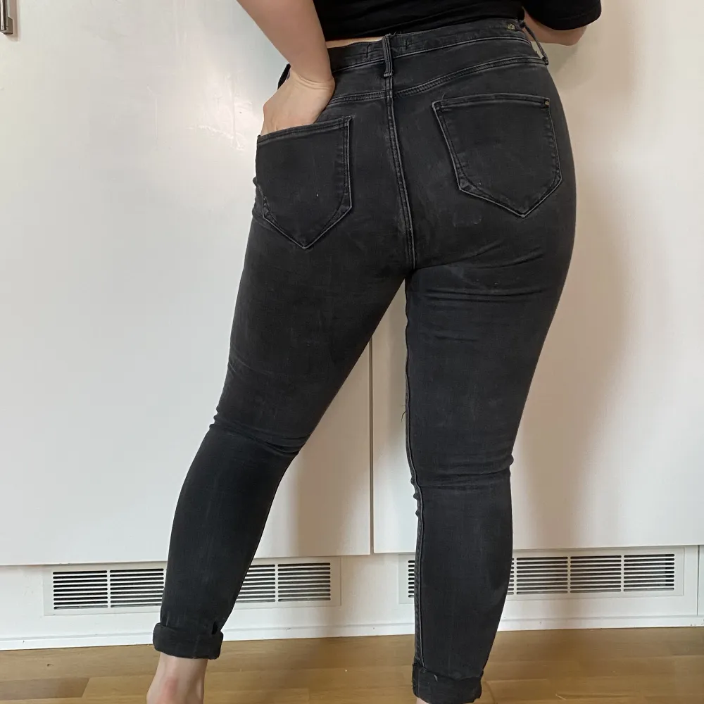 SUPER stretchiga och bekväma. Använda fåtal gånger! Jag är 155 cm🫶🏻. Jeans & Byxor.